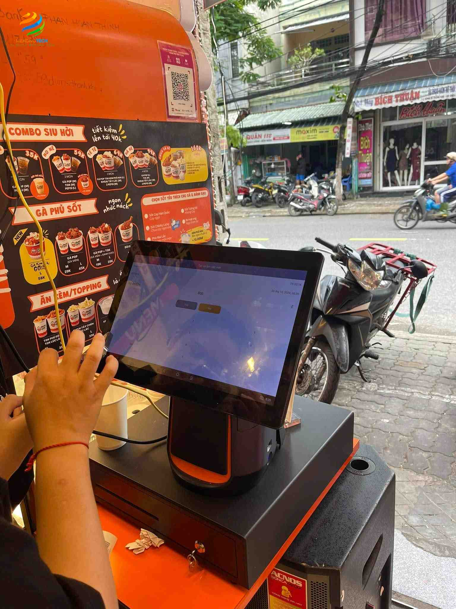 Máy sunmi T1, T2 sau khi được bẻ khóa, quý khách hàng có thể tải thêm các ứng dụng khác bên ngoài vào máy